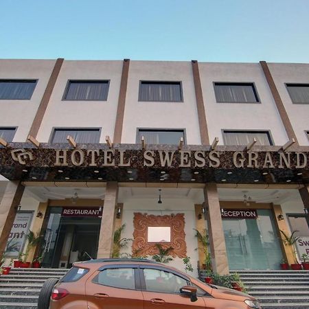 Hotel Swess Grand Agra  Exterior photo